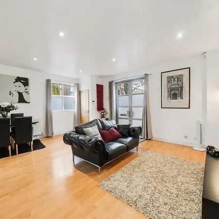 City 2 Bedroom Apartment London Tower Bridge With Free Secure Gated Parking - Perfect For Long Stay
